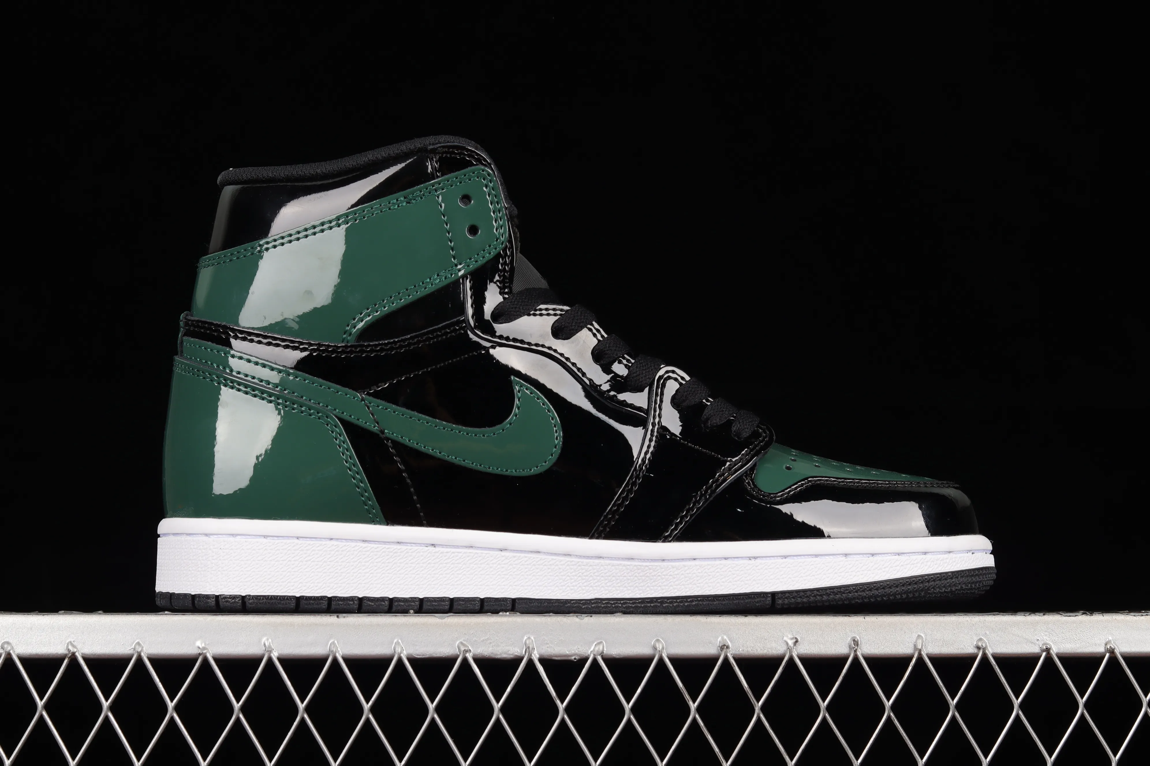All categories Air Jordan Jordan series basketball shoes Air Jordan 1 High Air Jordan 1 Retro Hi NRG/UN AJ1 Joe 1 Miami patent leather green AV3905-038